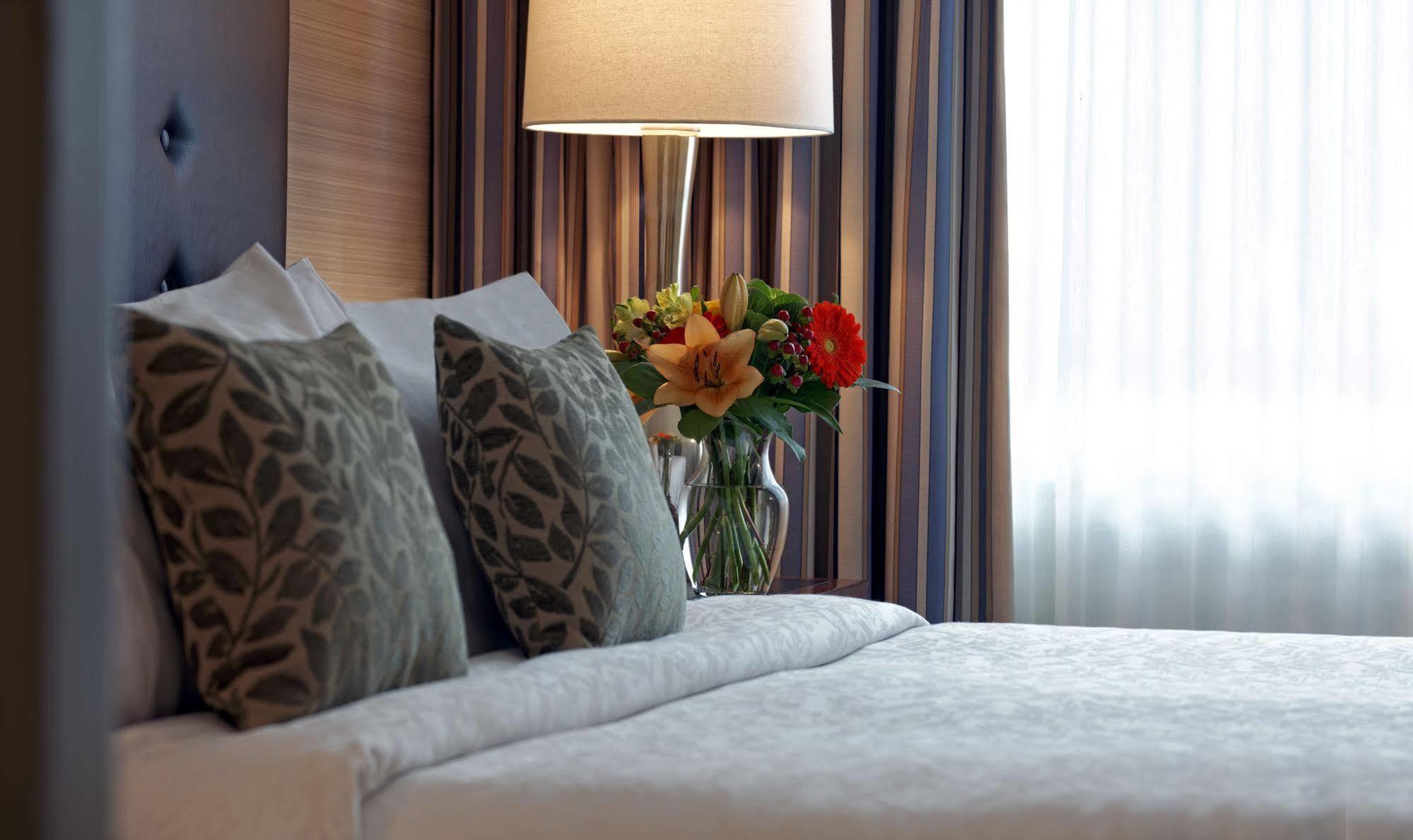Cambridge Suites Toronto Ngoại thất bức ảnh
